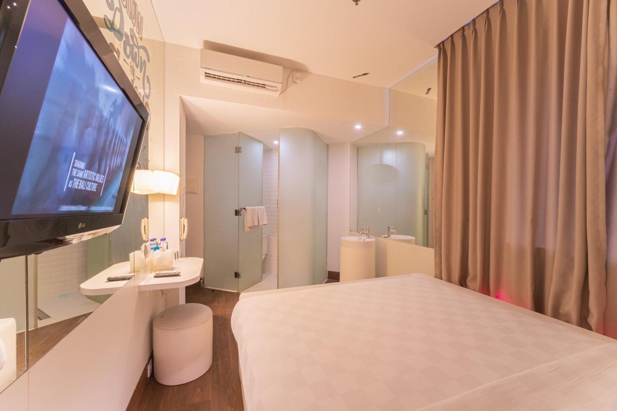 J Icon Hip Hotel 巴厘巴板 外观 照片